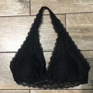 HOLLISTER BLACK BRALETTE!